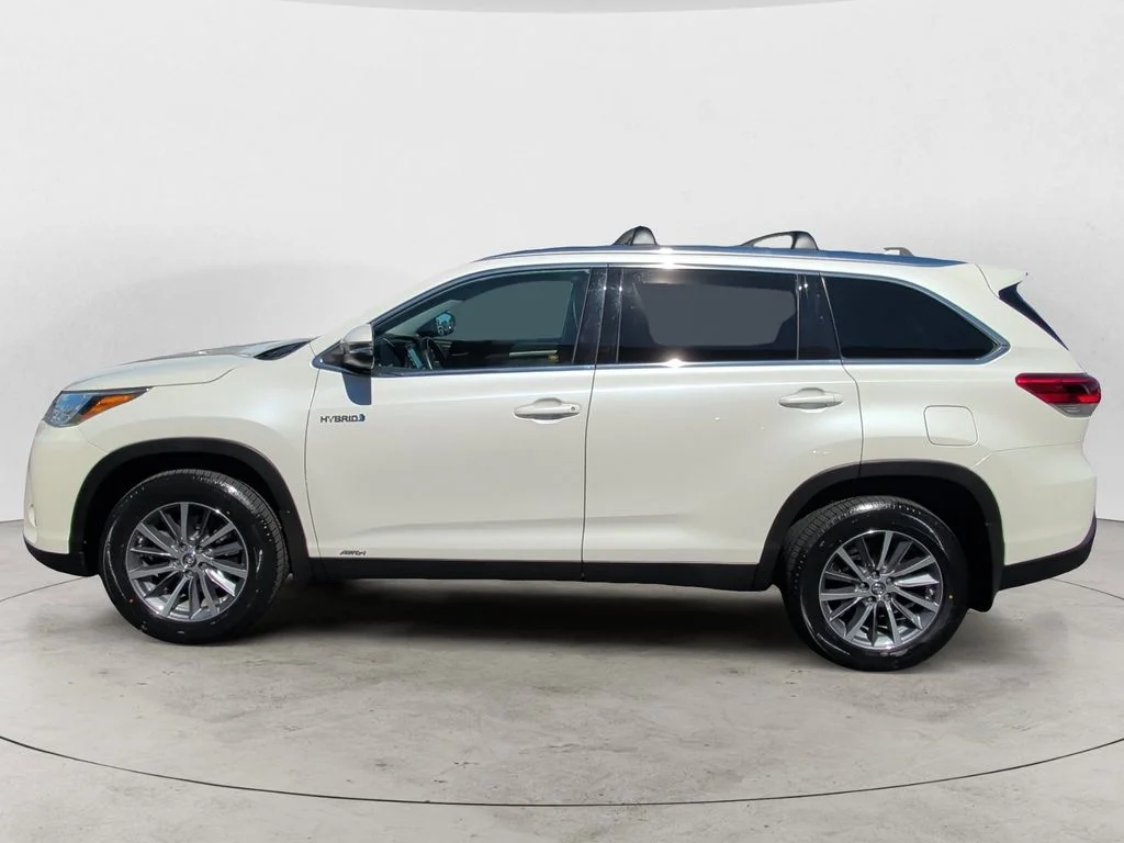 Used 2019 White Toyota XLE image 2