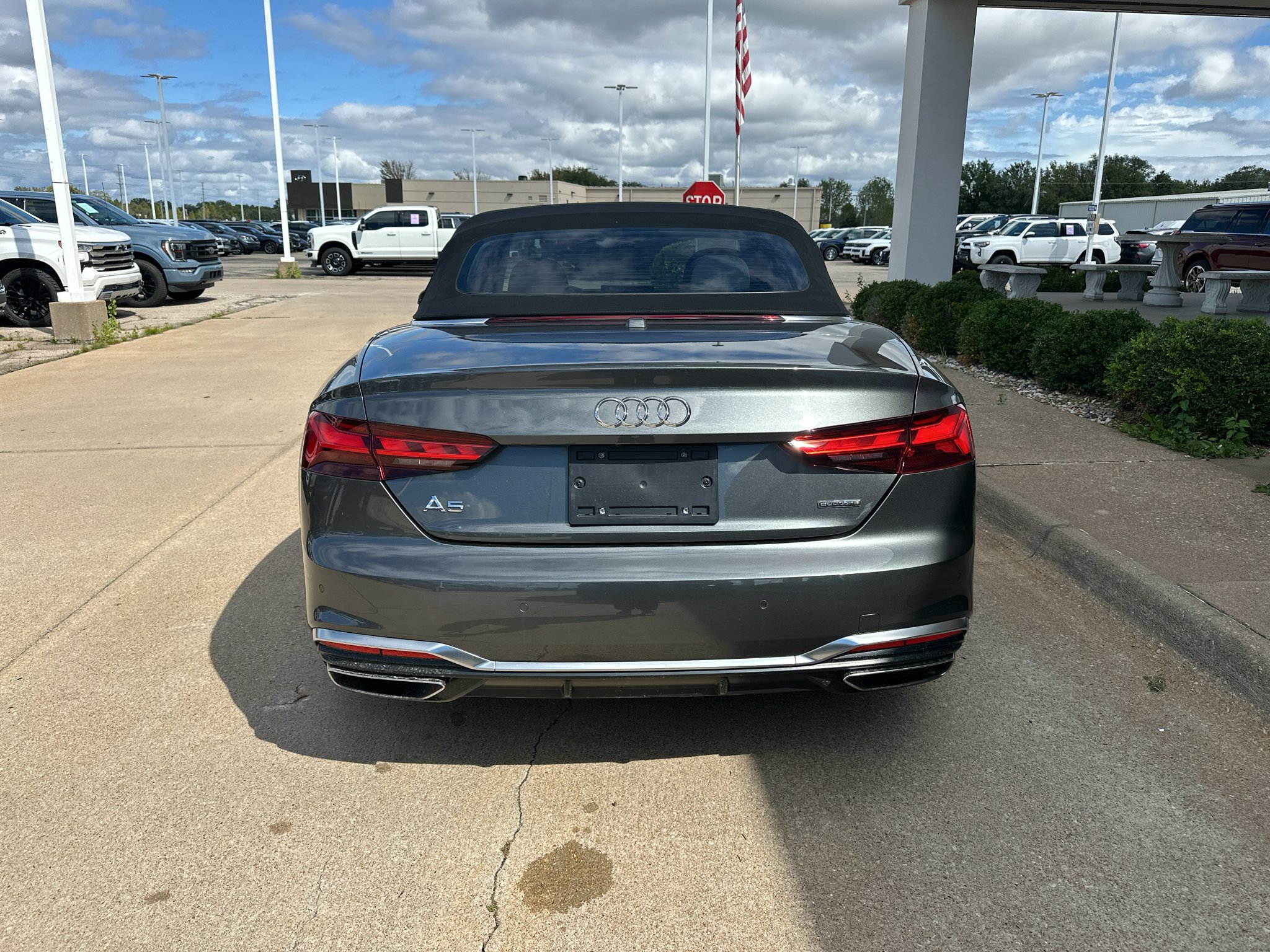 Used 2023 Daytona Gray Pearl Effect/Black Roof Audi S line Premium Plus image 14
