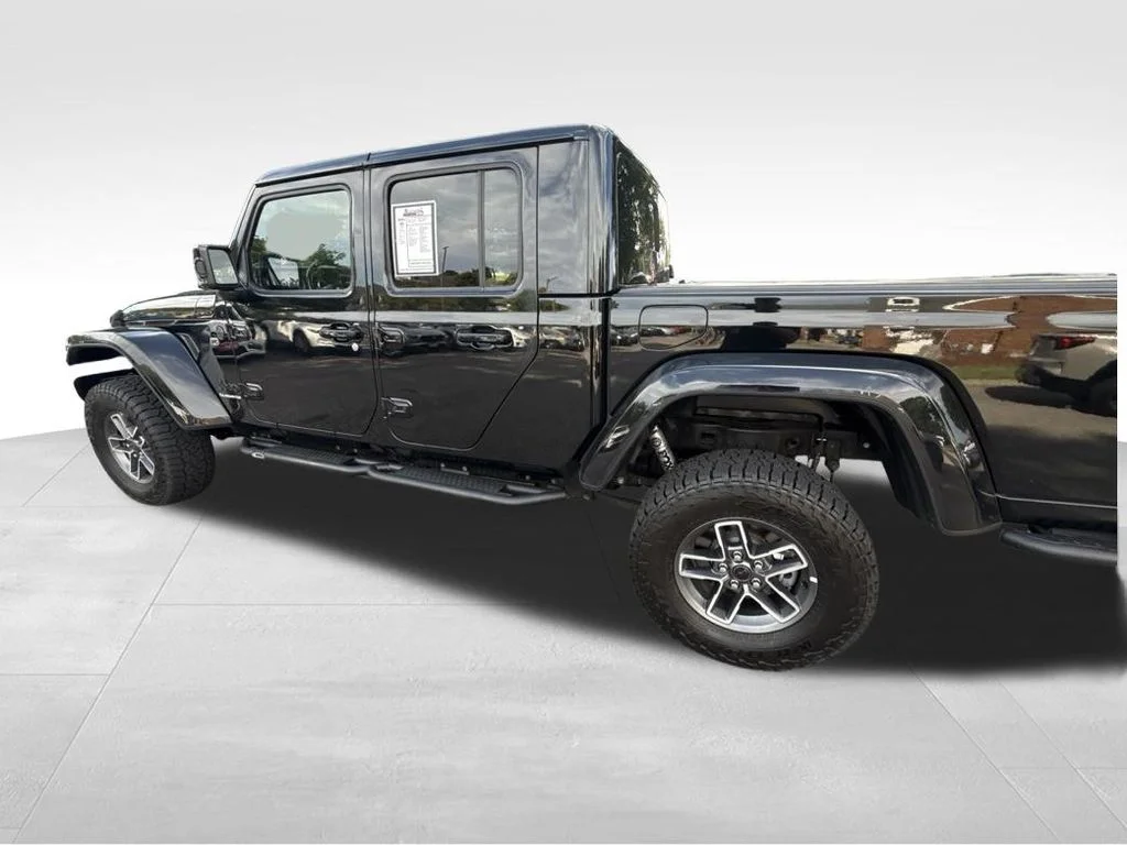 Used 2021 Black Jeep Overland image 3