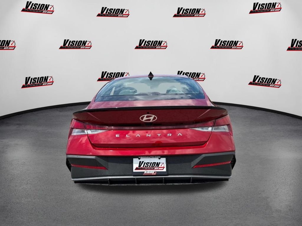 Used 2025 Red Hyundai SEL Sport image 6