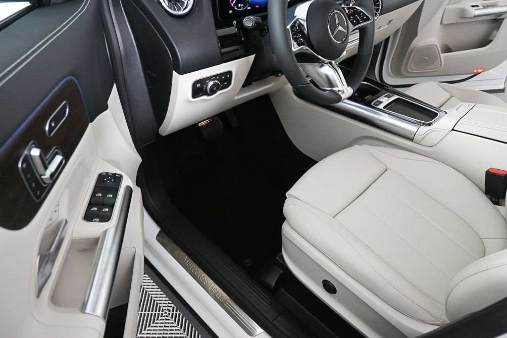 New 2026 Polar White Mercedes-Benz GLA 250 image 7
