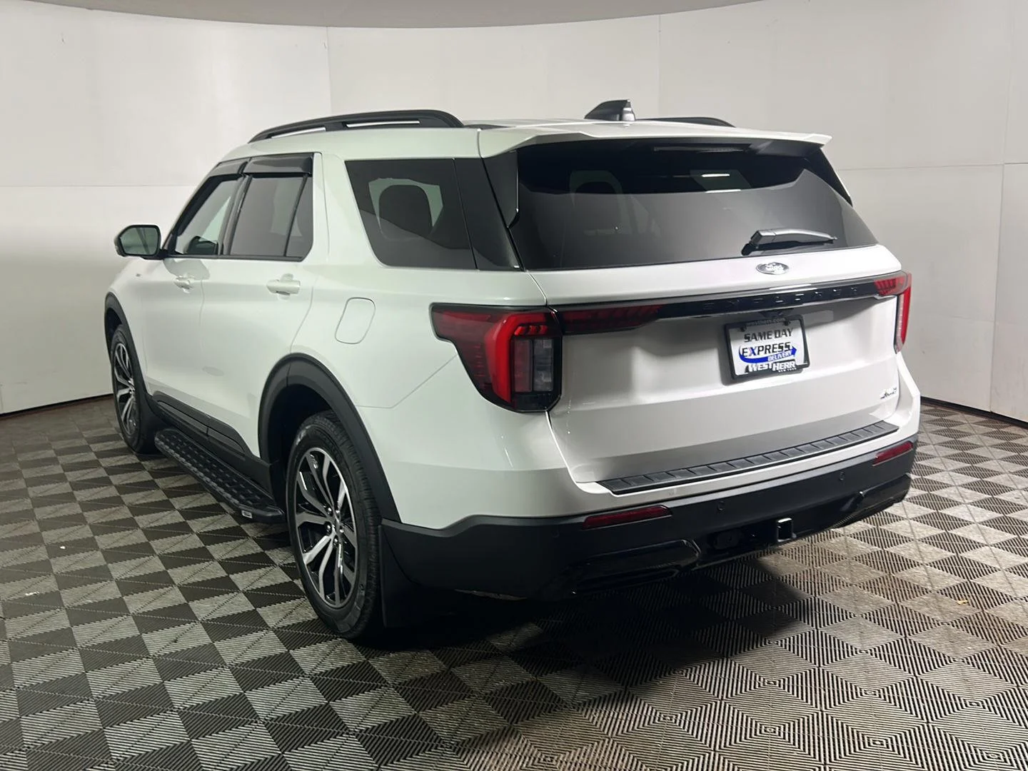 Used 2025 Star White Metallic Tri-Coat Ford ST-Line image 10