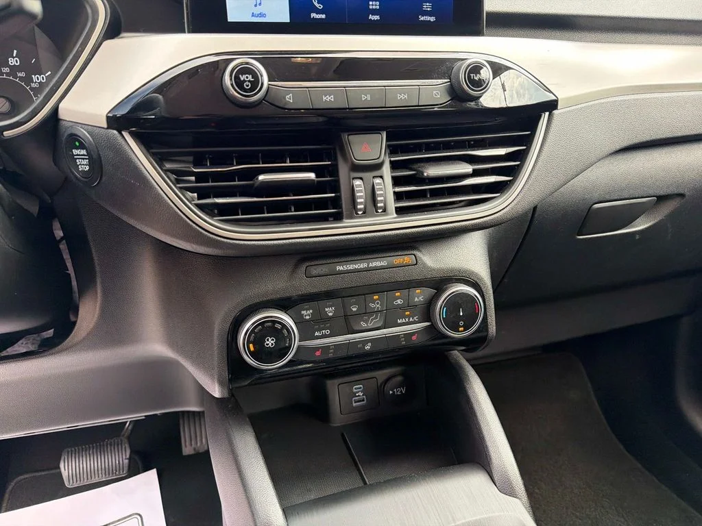 Used 2022 Agate Black Metallic Ford SE image 24