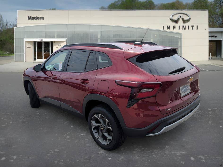 Used 2025 Crimson Metallic Chevrolet LT image 5