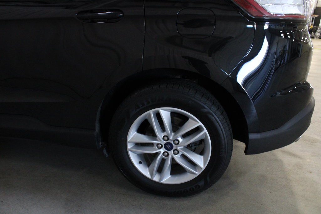 Used 2015 Black Ford SEL image 29
