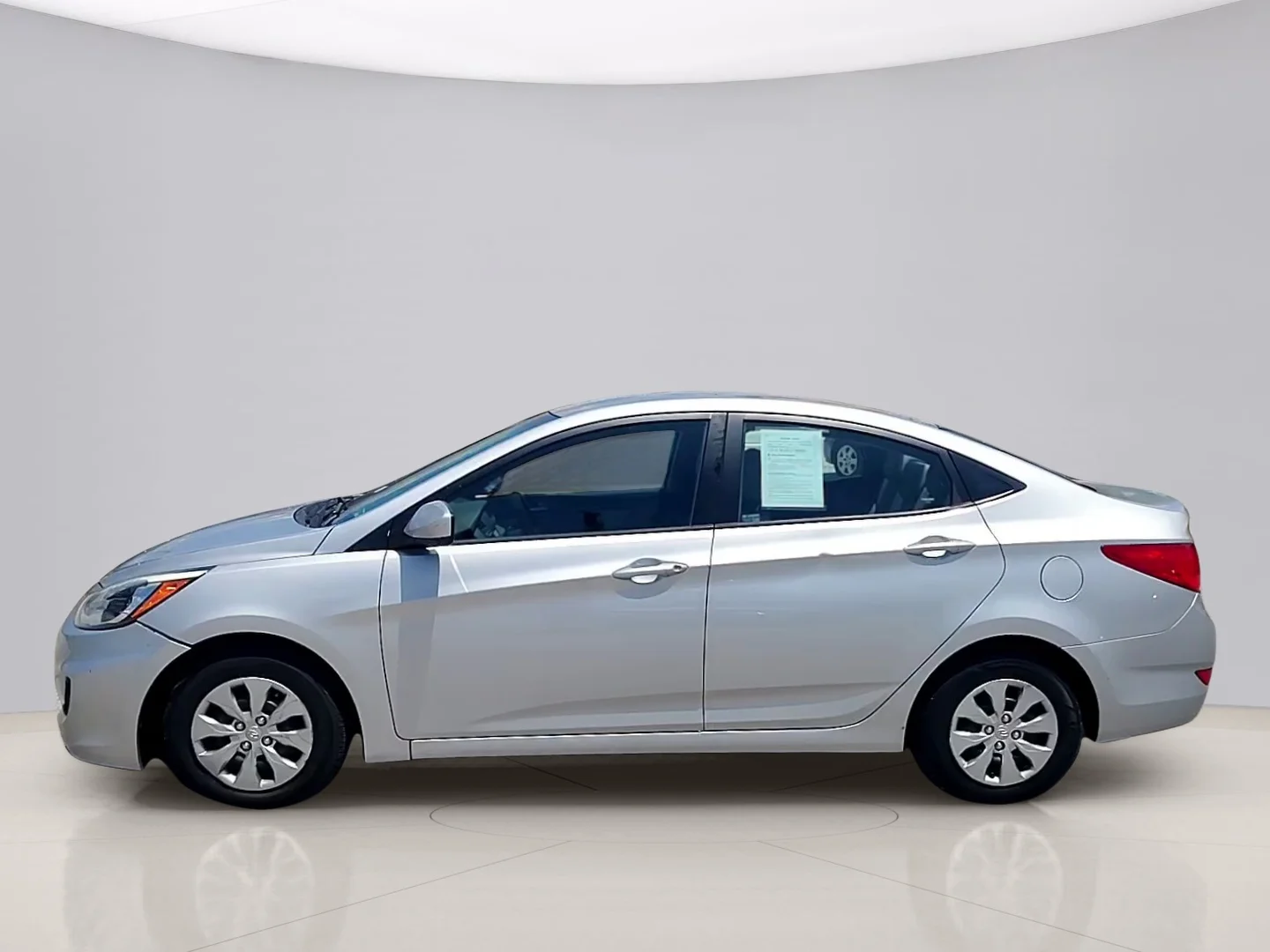 Used 2016 Silver Hyundai SE image 2