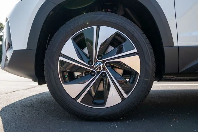 2025 Volkswagen Taos SE - Photo 7