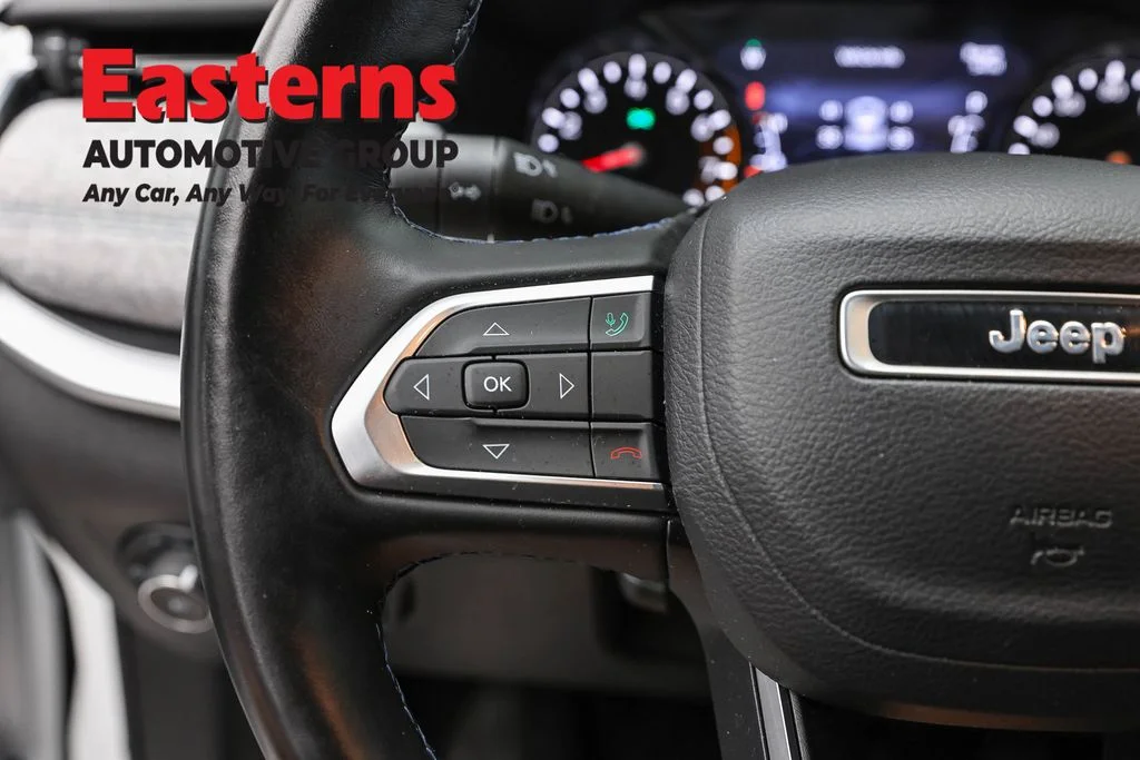 Used 2022 White Jeep Latitude image 15