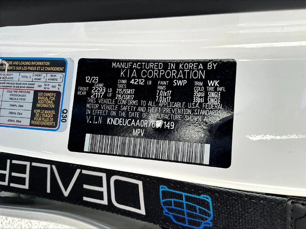 Used 2024 Snow White Pearl Kia S image 20