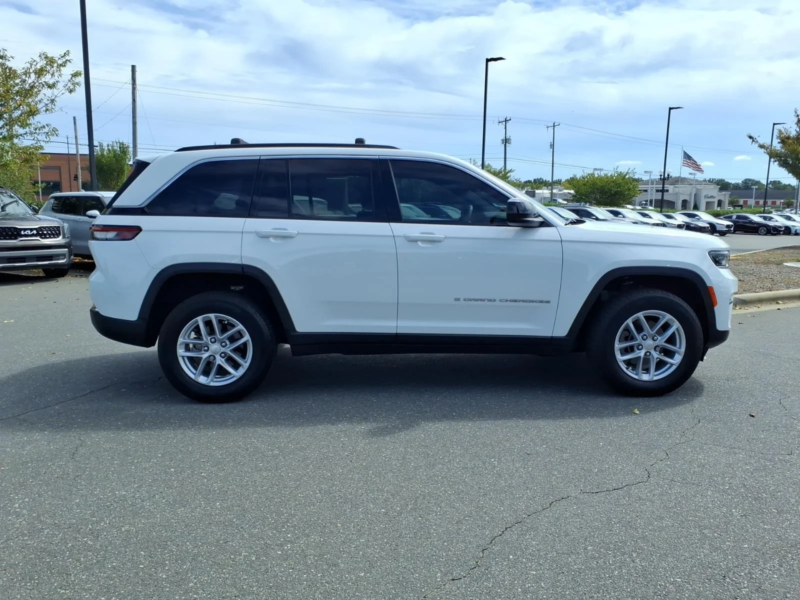 Used 2024 Bright White Clearcoat Jeep Laredo X image 9