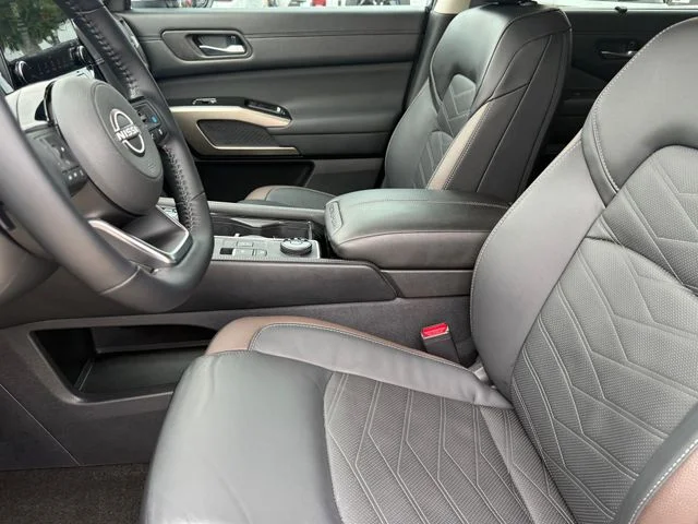 Used 2025 Gray Nissan Platinum image 8