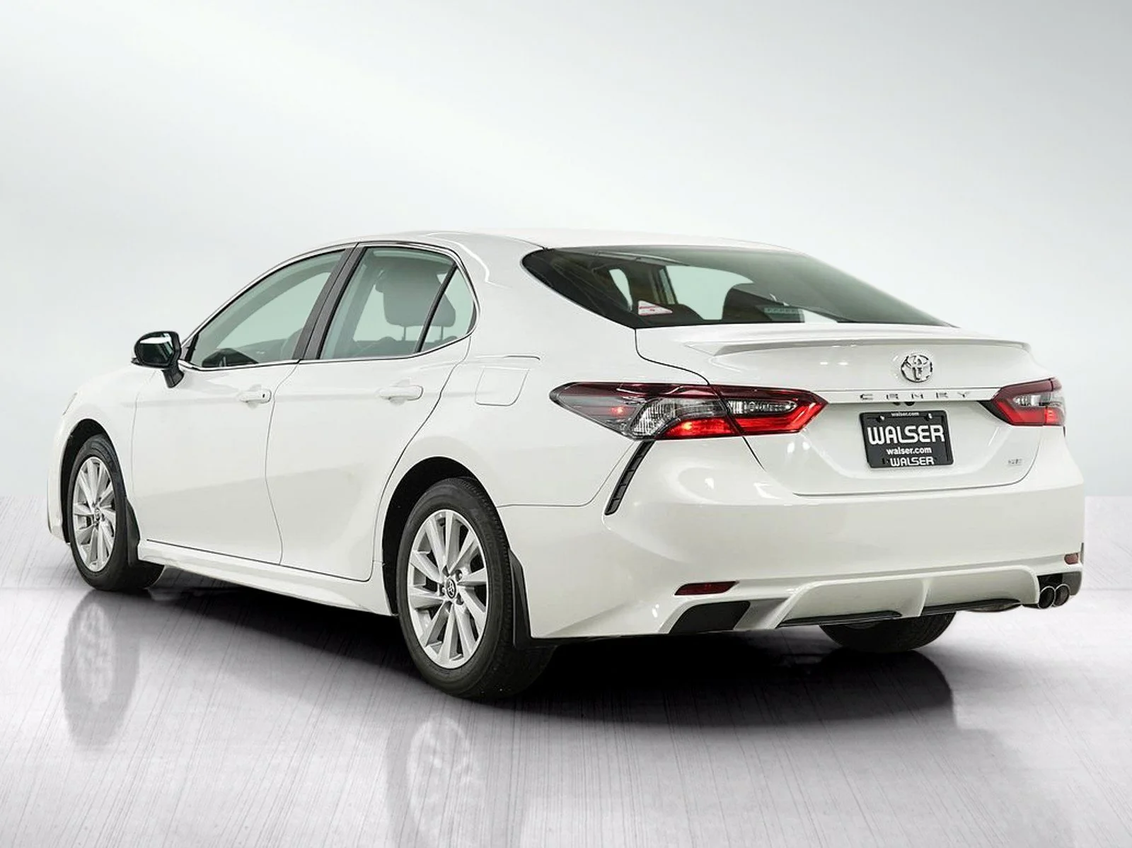 Used 2024  Toyota  image 3