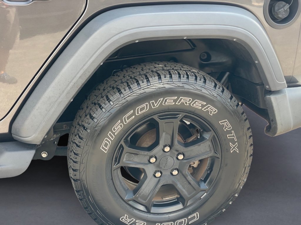 Used 2018 Granite Crystal Metallic Clearcoat Jeep Sport S image 24