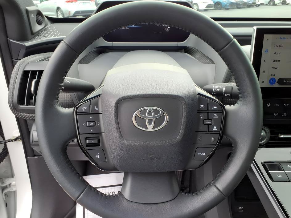 Certified Used 2023 Pearl Toyota Limited image 25