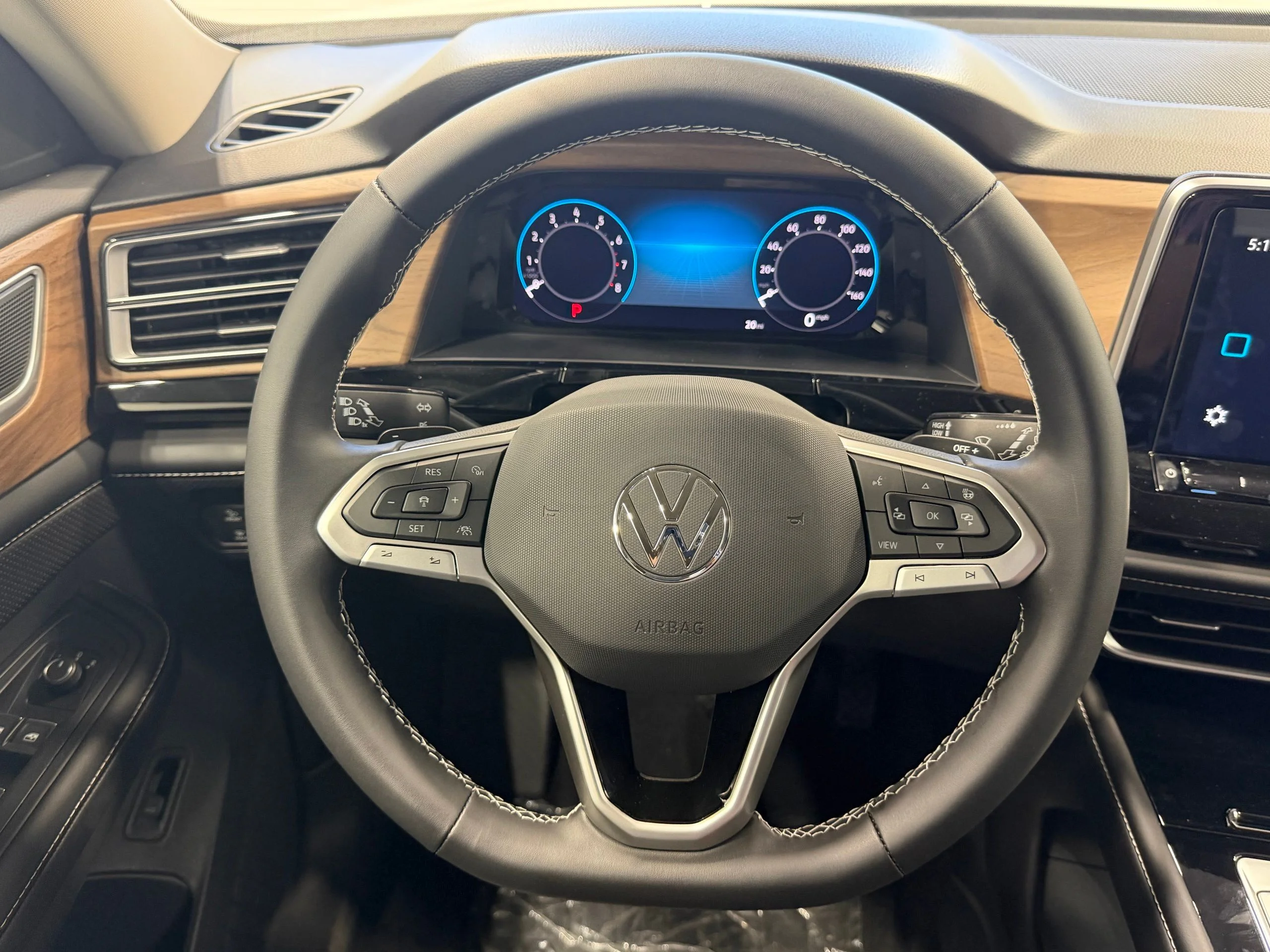 New 2026 White Volkswagen 2.0T SE w/Technology image 40