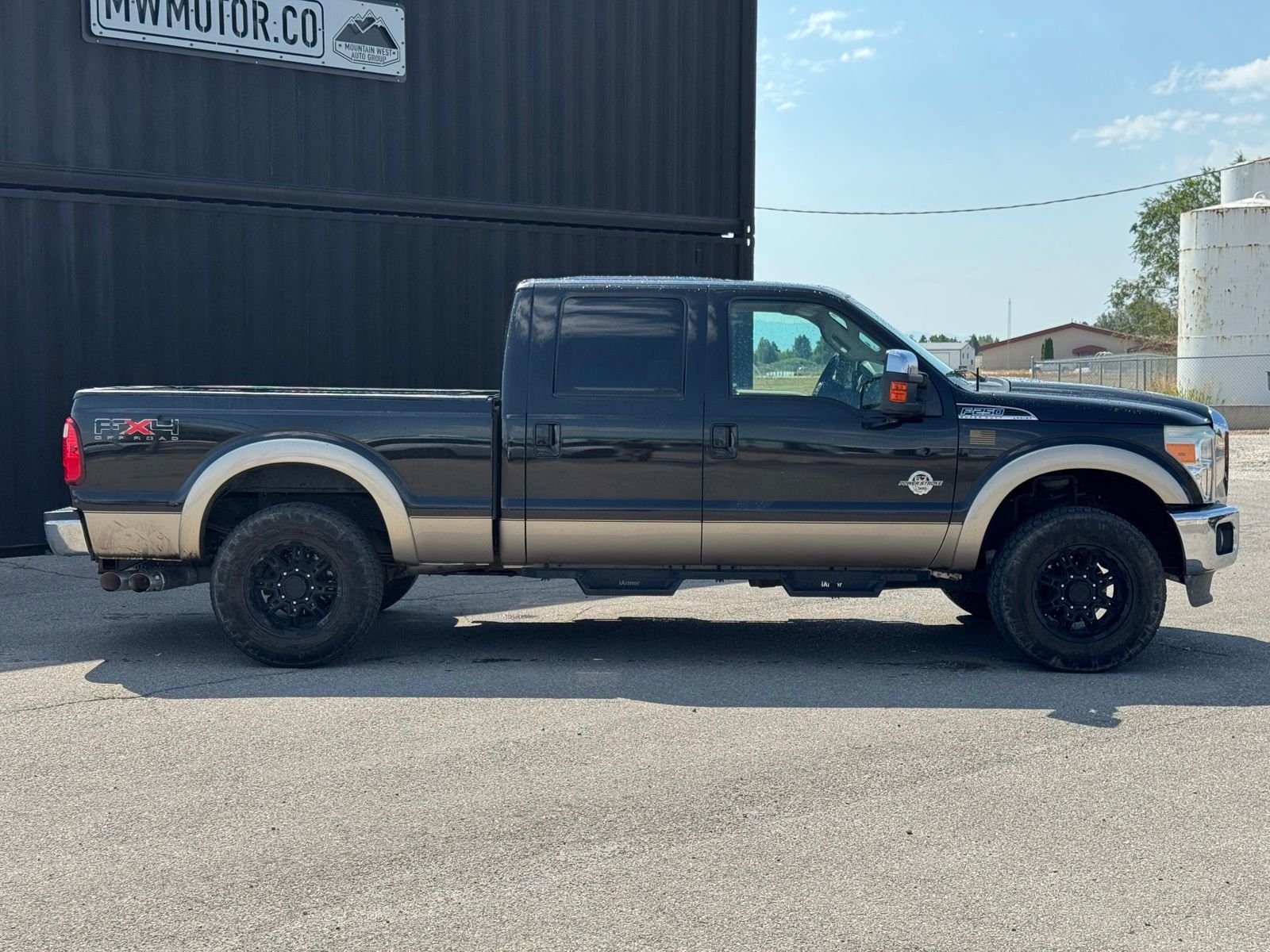 Used 2011  Ford Lariat image 3