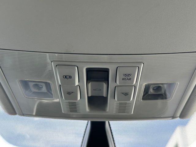 Used 2017 Silver Volkswagen TSI SEL 4-Door image 39