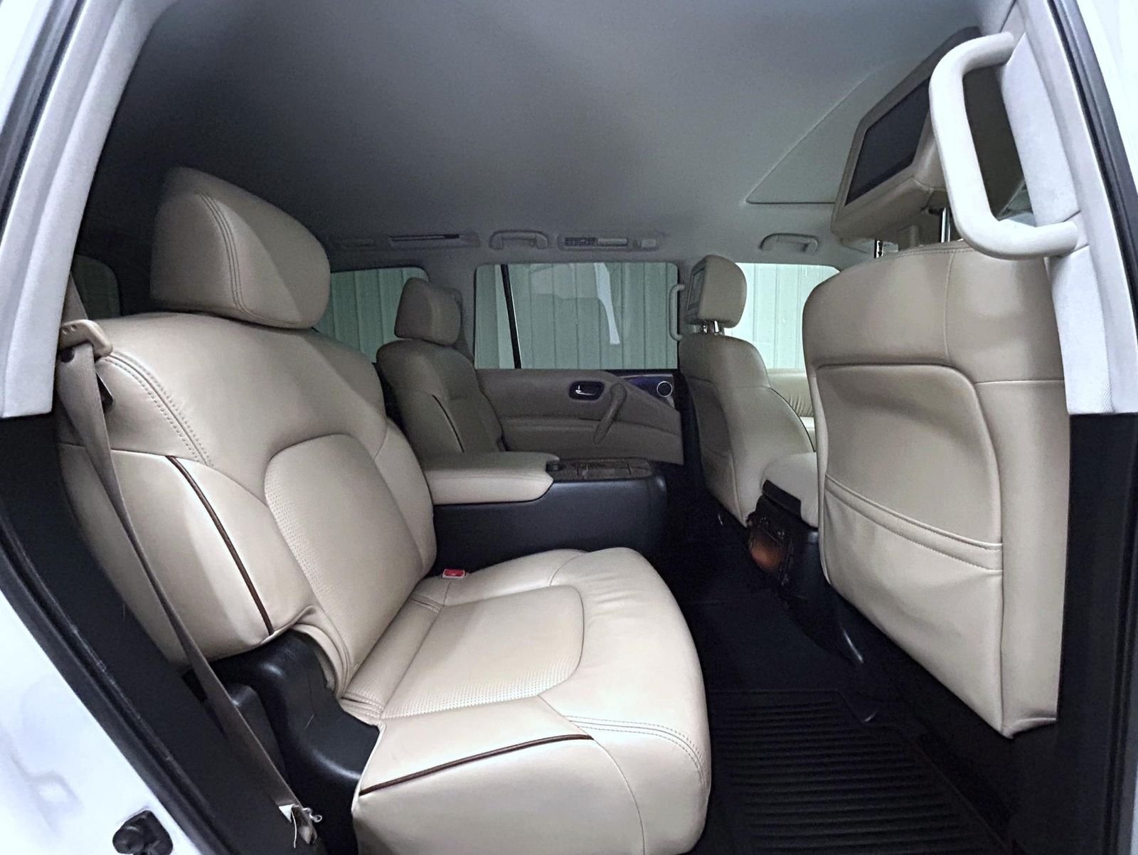 Used 2018 Pearl White Nissan Platinum image 18