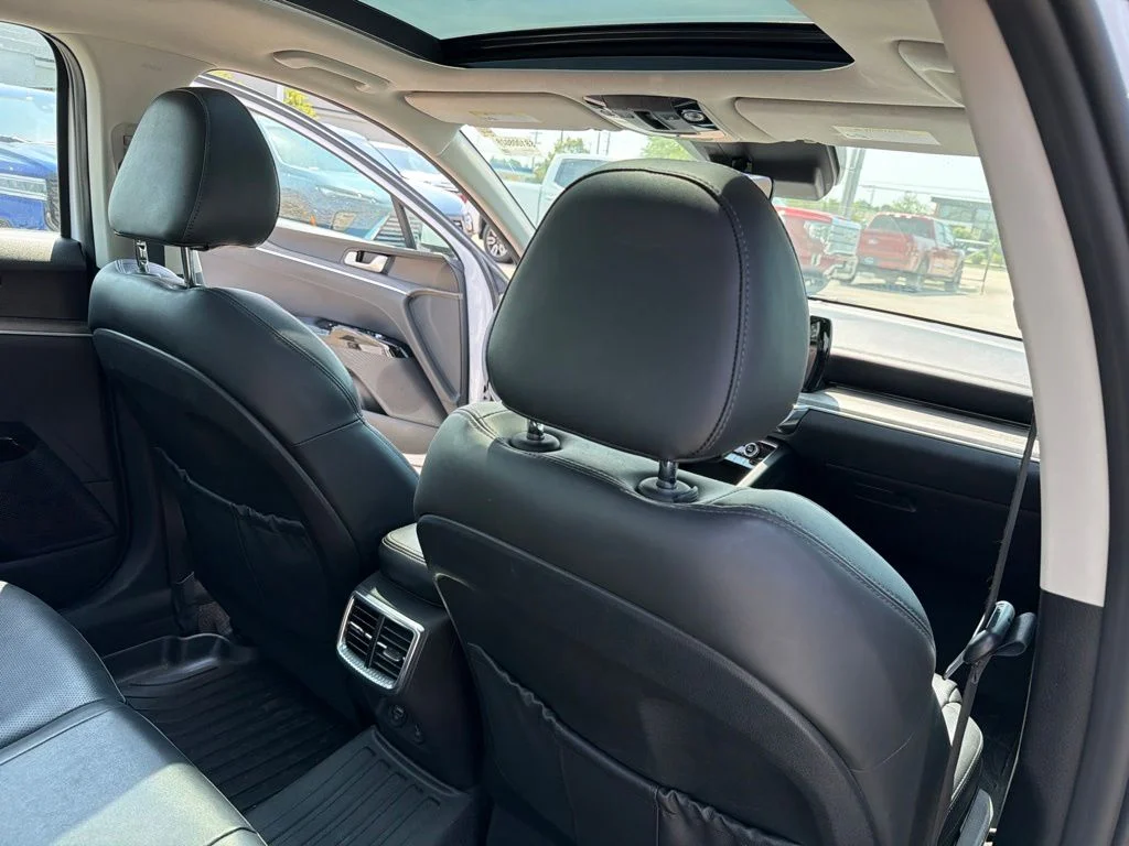 Used 2021 White Kia EX image 25
