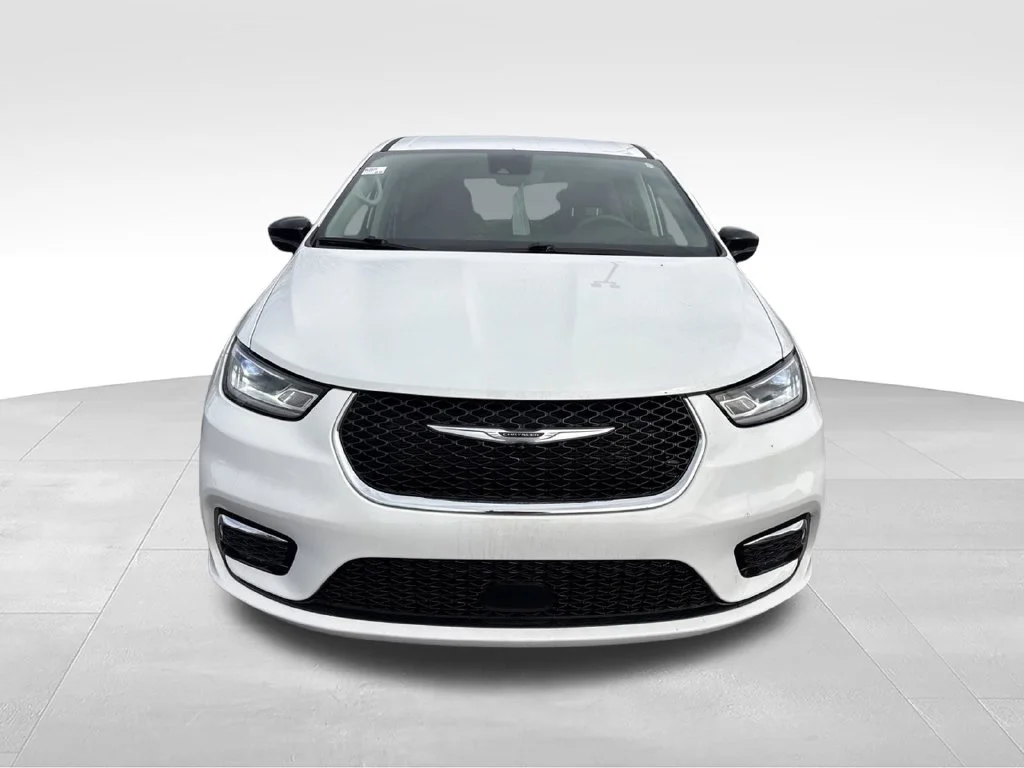 Used 2024 Bright White Clearcoat Chrysler Touring L image 9
