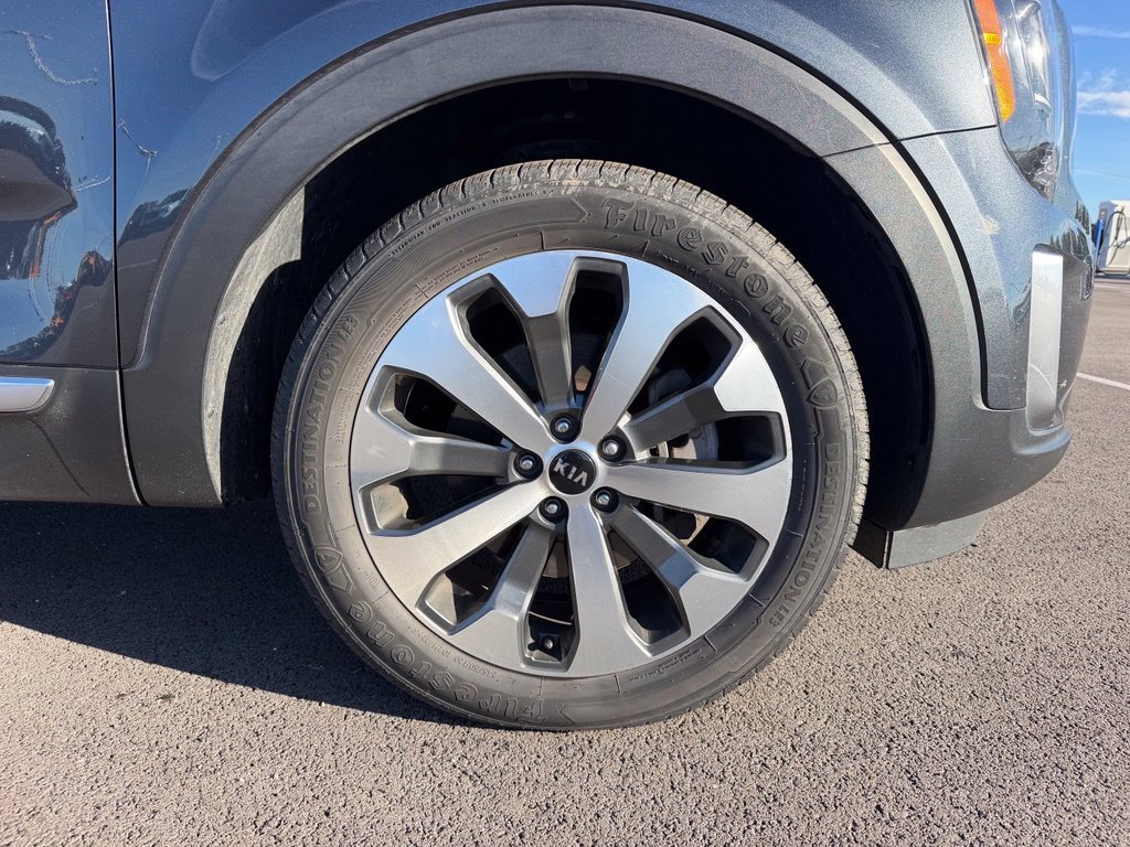 Used 2021 Gray Kia S image 19