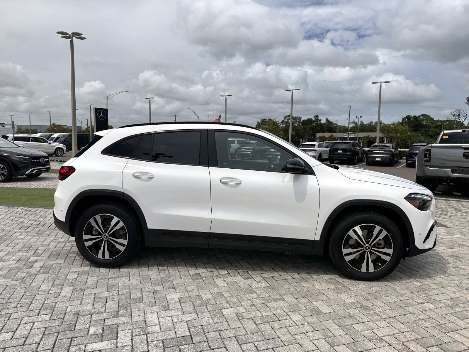 New 2026 Polar White Mercedes-Benz 250 SUV image 6