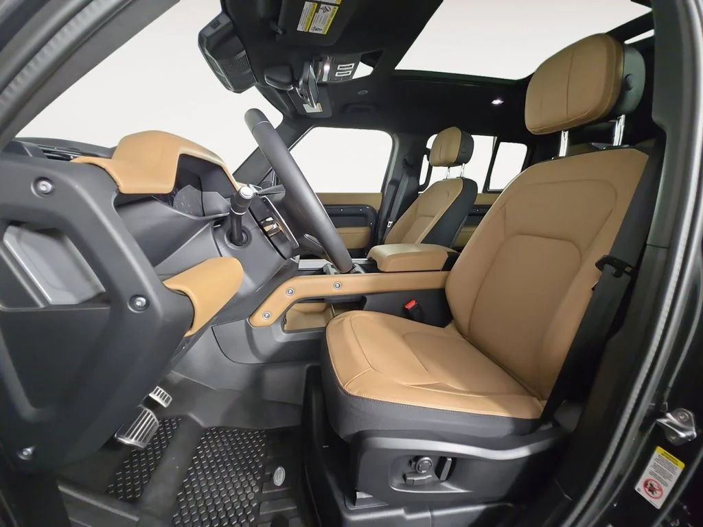 Used 2025 Gray Land Rover V8 image 9