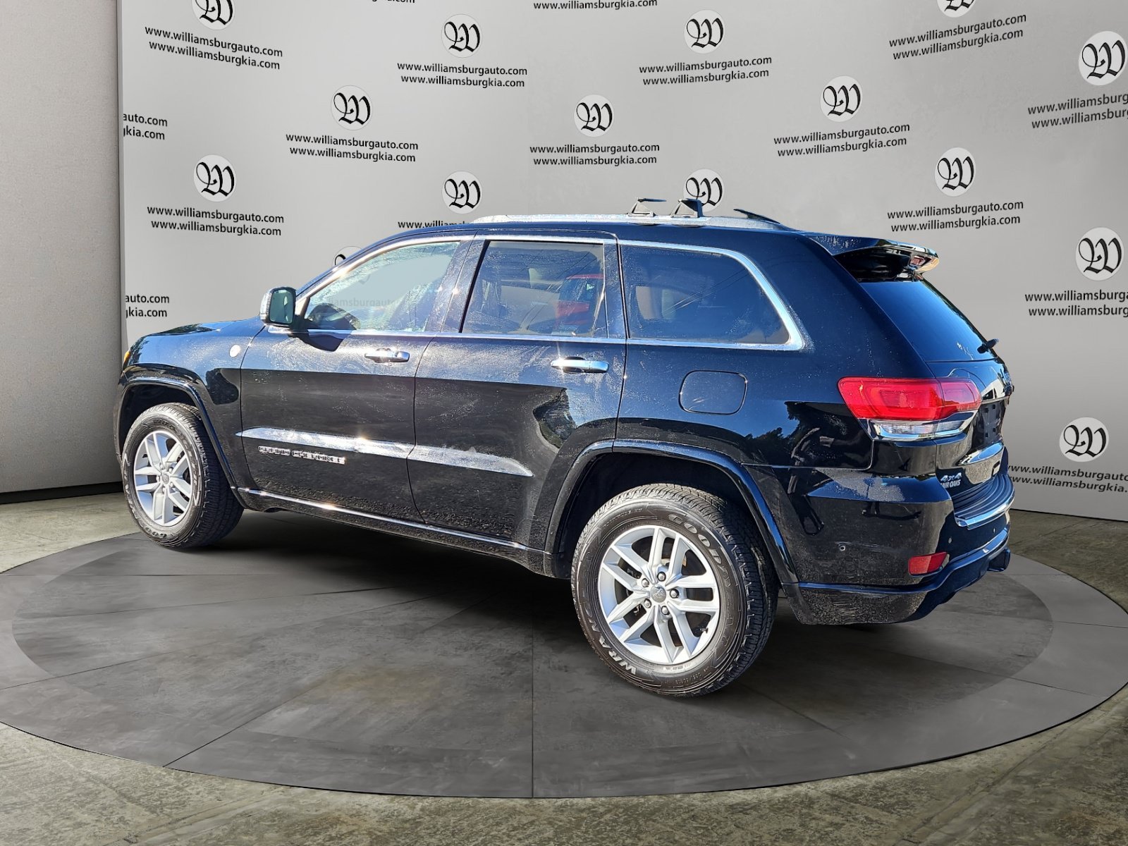 Used 2017 Black Jeep Overland image 3