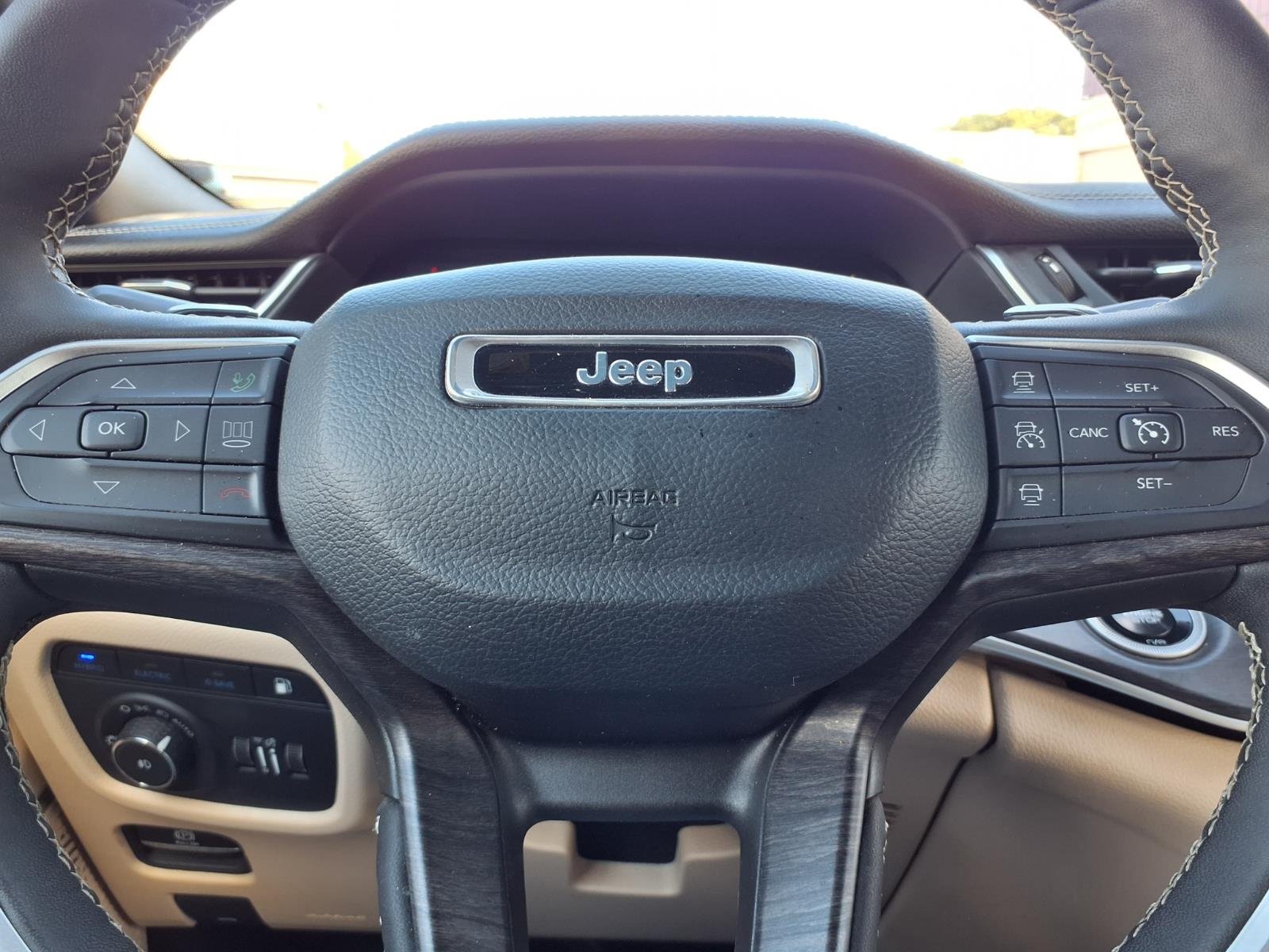 Used 2024 Diamond Black Crystal Pearl Coat Jeep 4xe image 18