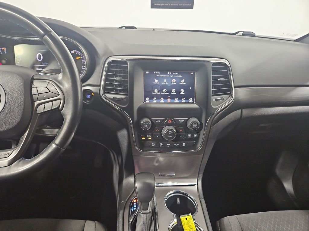 Used 2019 Diamond Black Jeep Laredo image 18