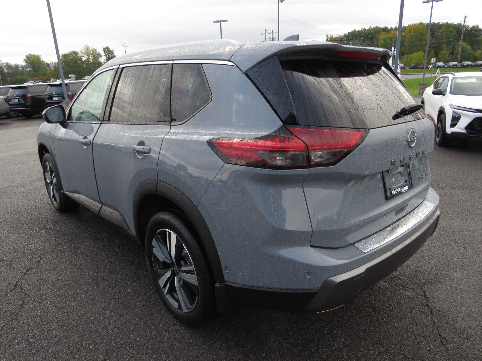 Used 2024 Boulder Gray Pearl Nissan SL image 10