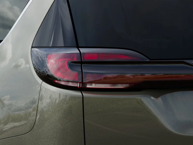 New 2027 Olive Green Pearl-Coat Exterior Paint Chrysler Select image 5