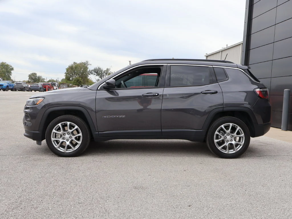 Used 2024 Gray Jeep Latitude Lux image 2