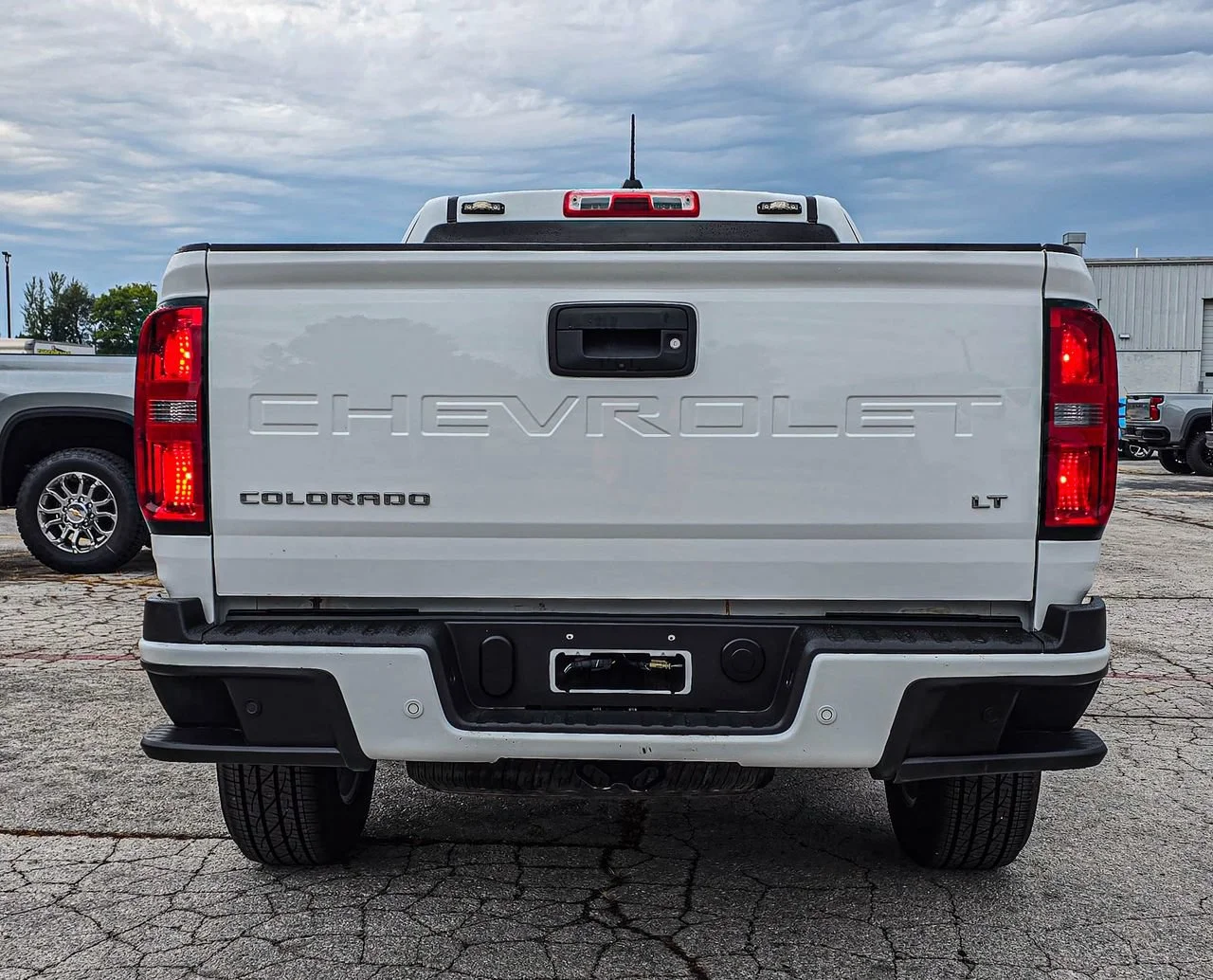 Used 2022 Summit White Chevrolet LT image 4