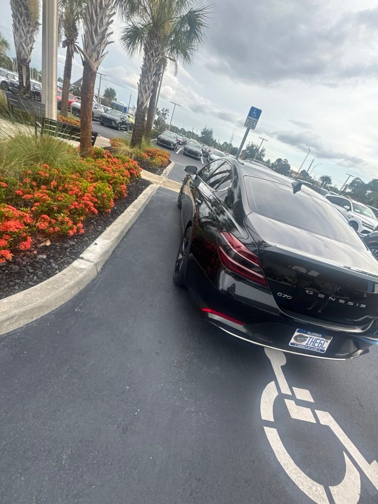 Used 2023 Black Genesis 2.0T image 10