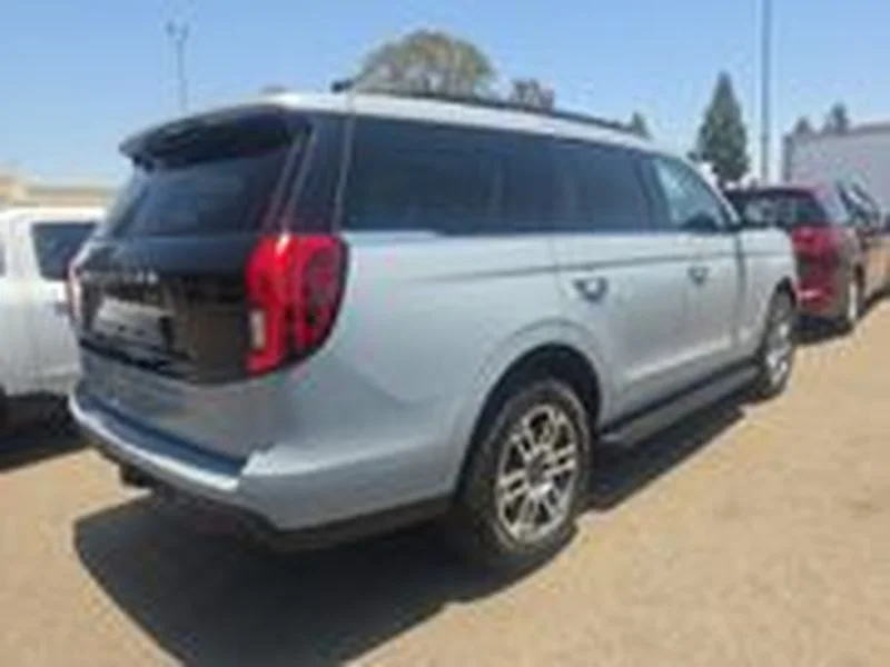 Used 2025 Glacier Gray Metallic TriCoat Ford Active image 3