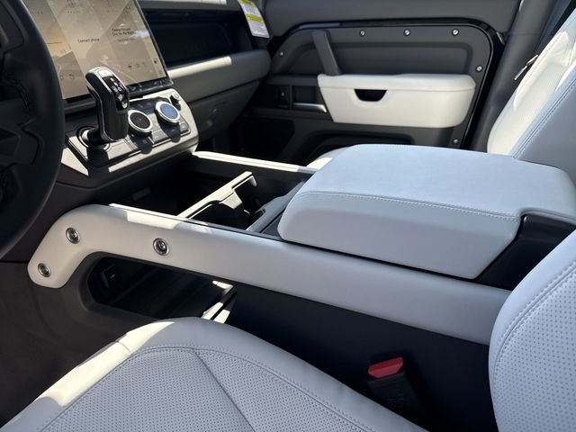 New 2026 Santorini Black Land Rover X-Dynamic SE image 19