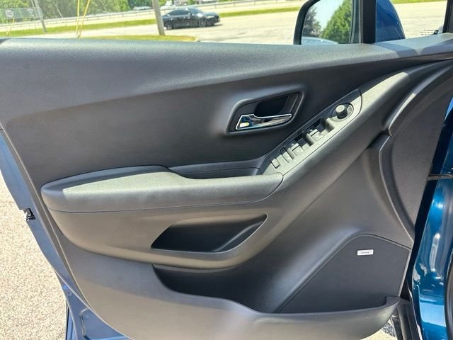 Used 2019 Blue Chevrolet Premier image 13