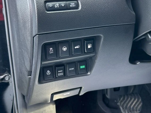 Used 2018 Magnetic Black Nissan SL image 32