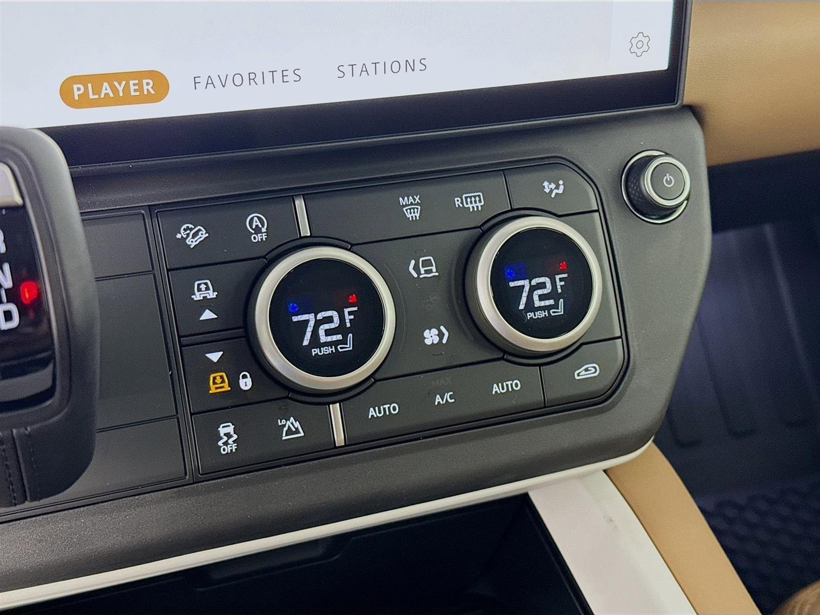 Used 2026 Fuji White Land Rover X-Dynamic SE image 18