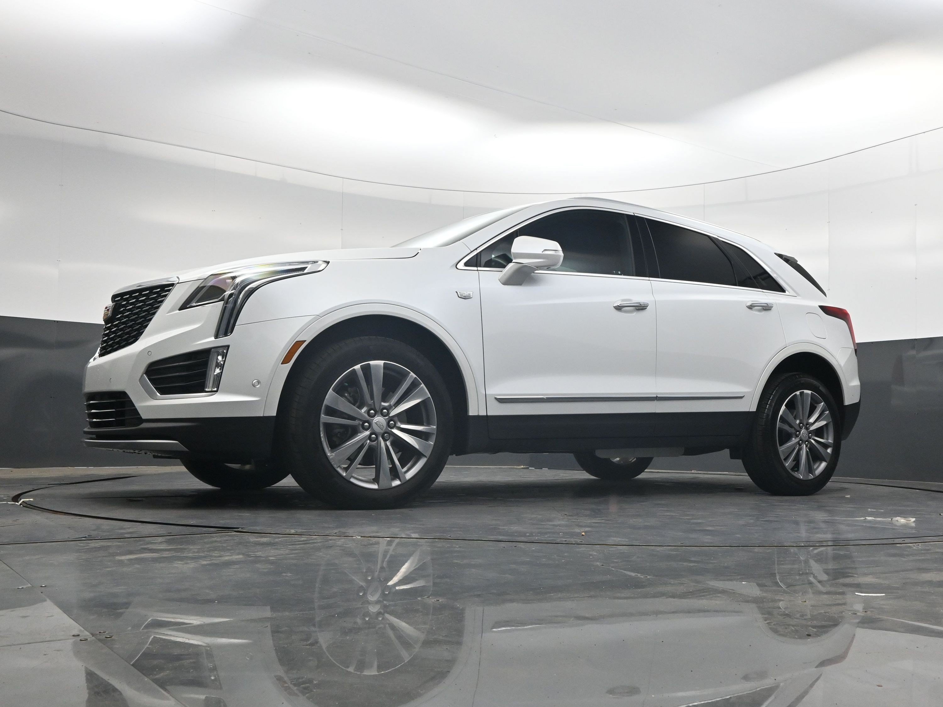 Used 2024 Crystal White Tricoat Cadillac FWD Premium Luxury image 26