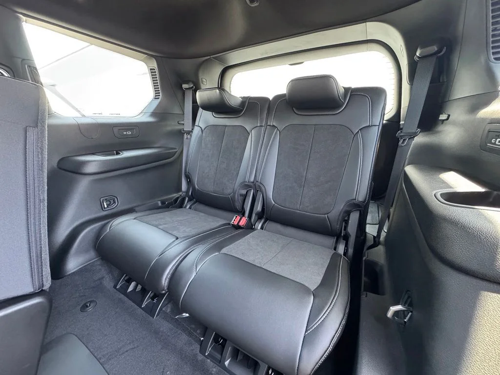 New 2026 Bright White Clear-Coat Exterior Paint Jeep Altitude image 35