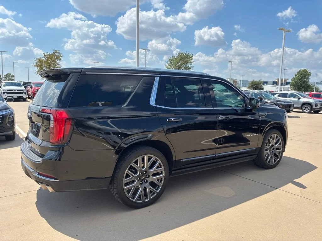 Used 2025 Onyx Black GMC Denali Ultimate image 4