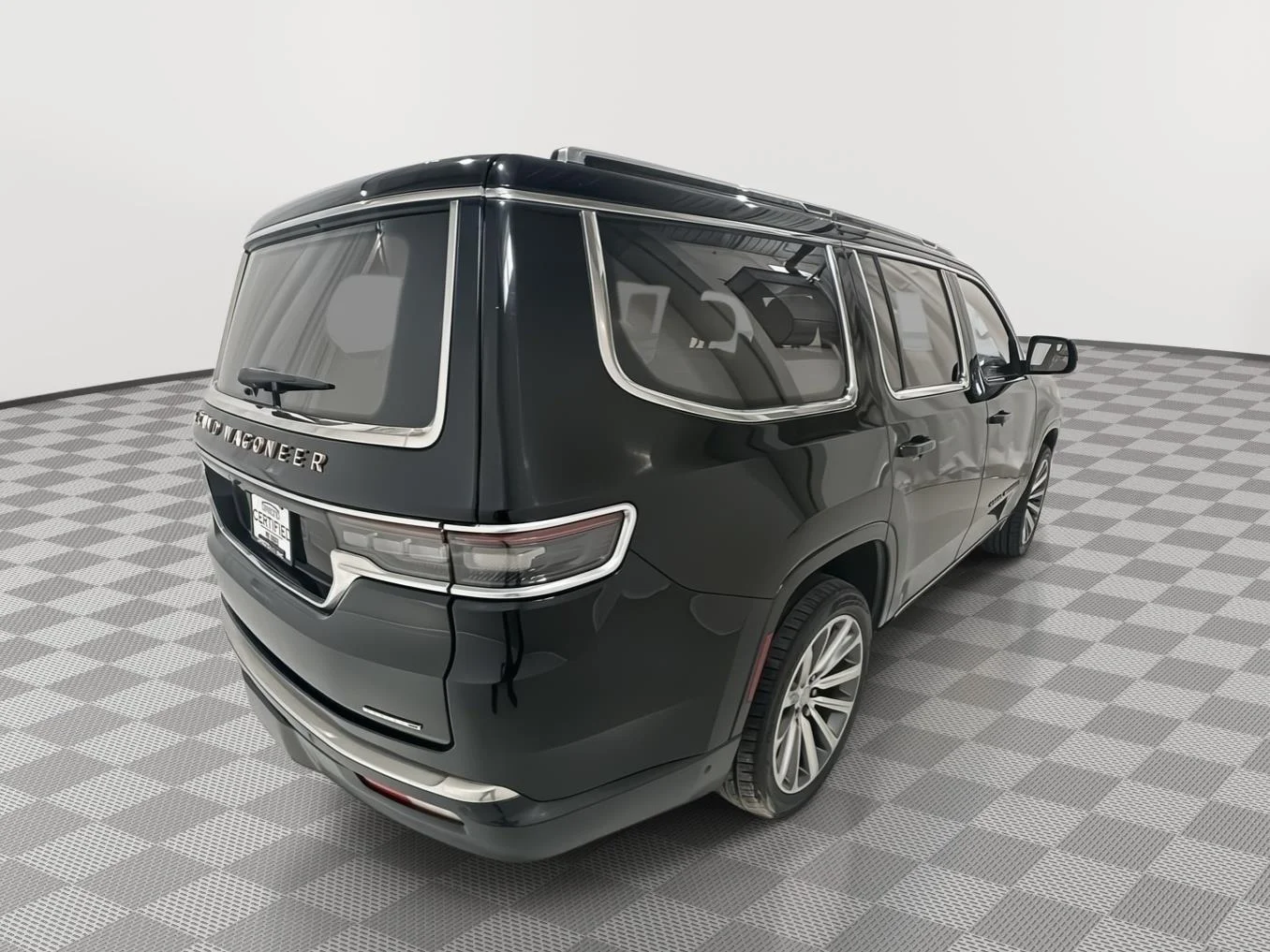 Used 2022 Diamond Black Crystal Pearl Jeep Series III image 5