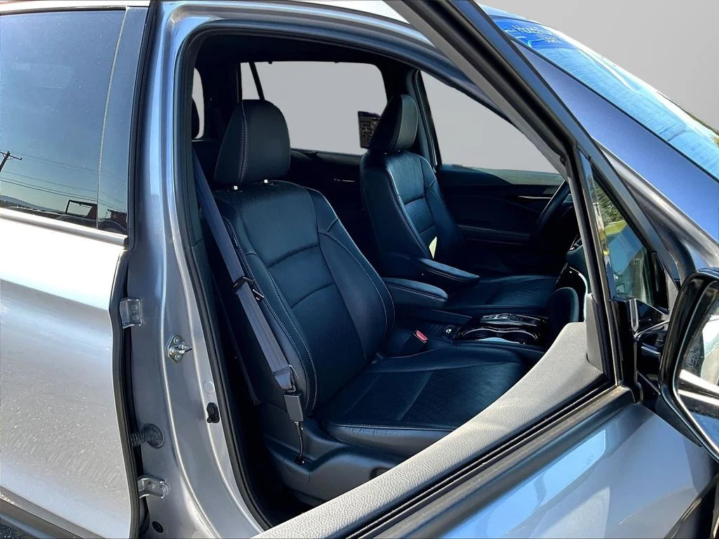 Certified Used 2019 Lunar Silver Metallic Honda Elite image 33