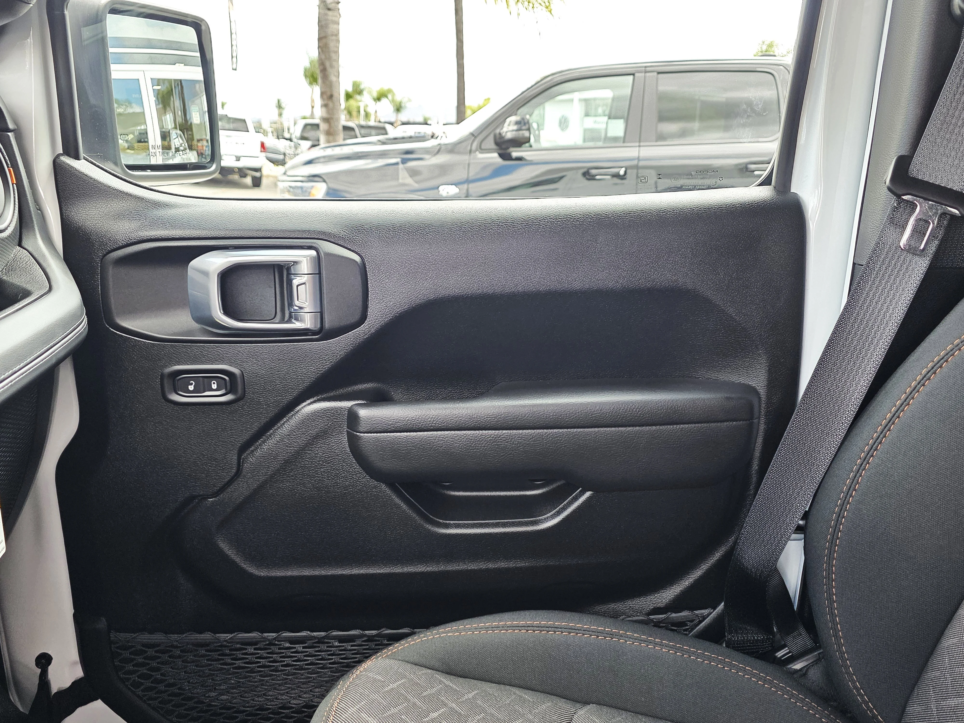 New 2026 Bright White Clearcoat Jeep Mojave image 16