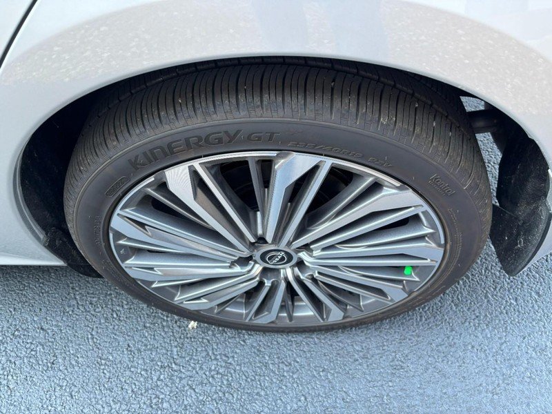 Used 2025 Brilliant Silver Metallic Nissan SL FWD image 8
