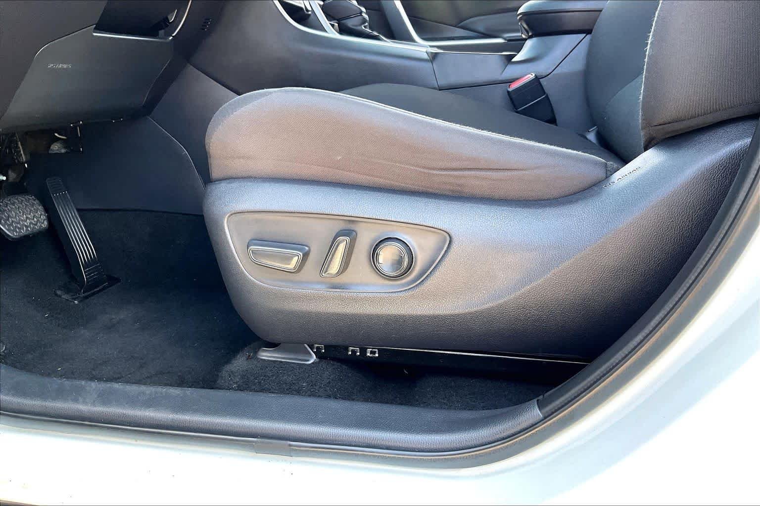 Used 2025 Ice Cap Toyota XLE image 36