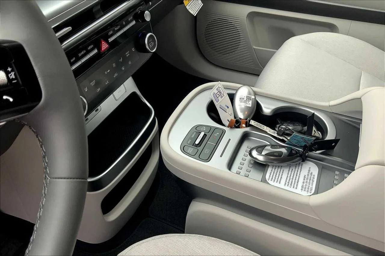 2026 Hyundai IONIQ 9 SE - Photo 8