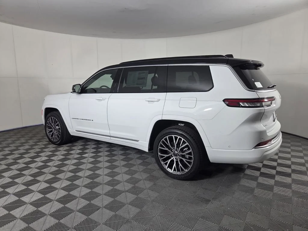 New 2026 Bright White Clear-Coat Exterior Paint Jeep Summit image 7